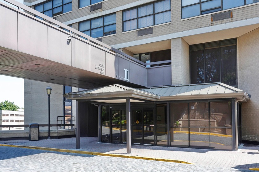 Spectacular River view and Manhattan skyline view from this - Beach Condo for sale in Guttenberg, New Jersey on Beachhouse.com