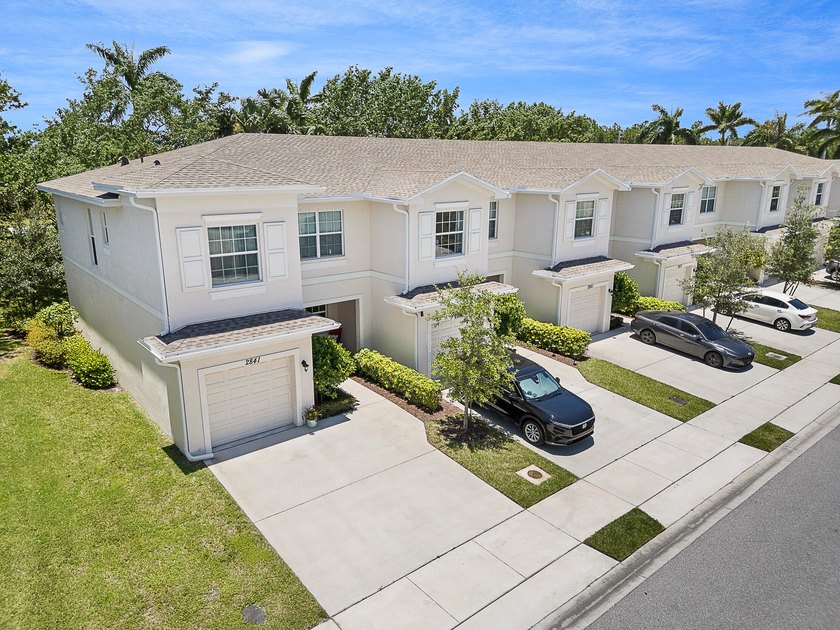 Where location & lifestyle meet! Beautifully upgraded 3-bed, 2 - Beach Townhome/Townhouse for sale in Port Saint Lucie, Florida on Beachhouse.com