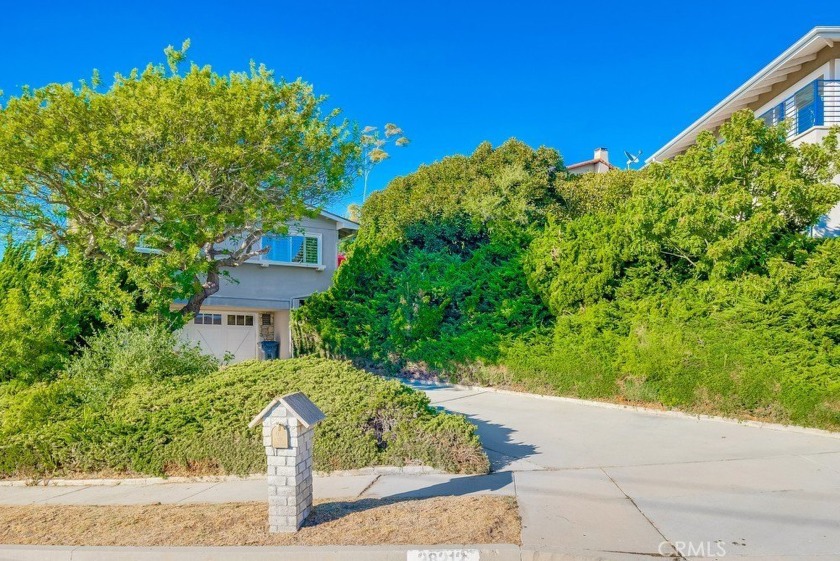 Breathtaking Ocean Views Await! This stunning tri-level - Beach Home for sale in Rancho Palos Verdes, California on Beachhouse.com