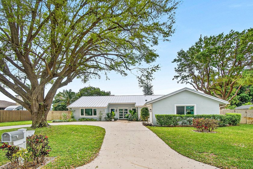 Beautifully maintained 3/2 CBS home with hurricane windows, high - Beach Home for sale in Boynton Beach, Florida on Beachhouse.com
