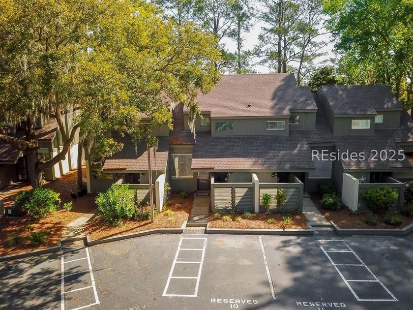 Discover your dream golf villa where luxury meets comfort in one - Beach Condo for sale in Hilton Head Island, South Carolina on Beachhouse.com