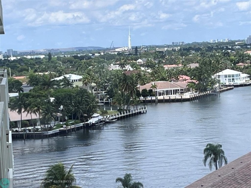2/2 1300 SQFT. SPLIT BEDROOMS WITH VIEWS OF THE INTRACOASTAL AND - Beach Condo for sale in Fort Lauderdale, Florida on Beachhouse.com