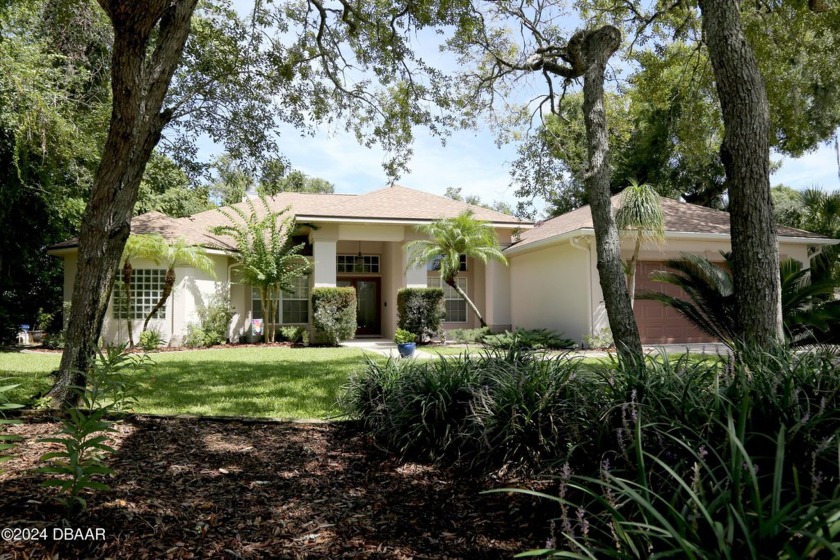 Beautiful POOL HOME in Golden Pond Estates looking for a new - Beach Home for sale in Port Orange, Florida on Beachhouse.com