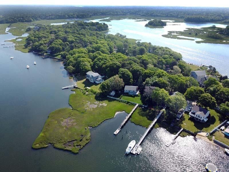 ATTENTION BOATERS!!!  This is one of the greatest options for - Beach Home for sale in Mashpee, Massachusetts on Beachhouse.com