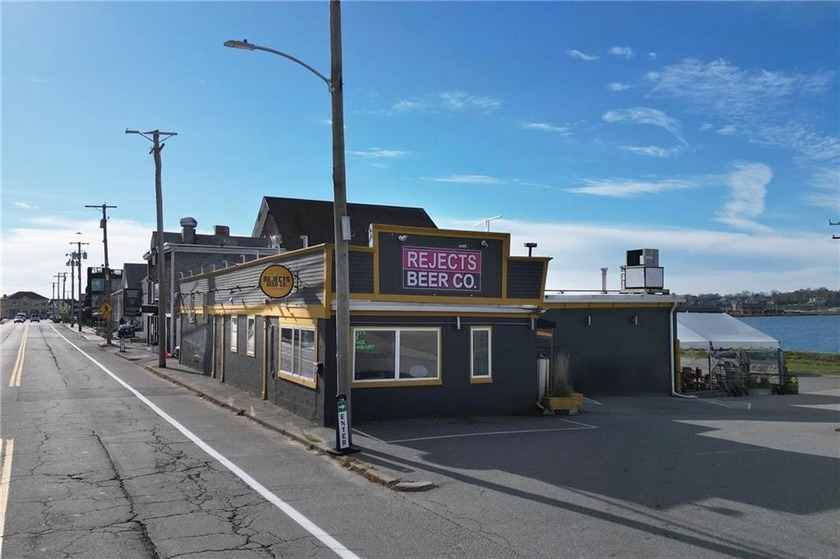 Commercial opportunity!! 124 Aquidneck Ave currently offers 5 - Beach Commercial for sale in Middletown, Rhode Island on Beachhouse.com