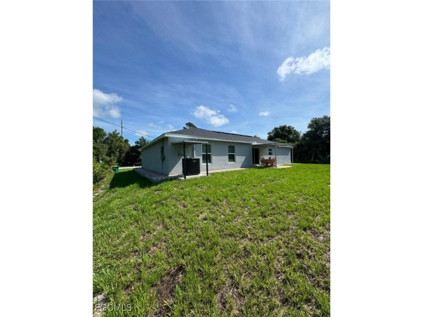 MOVE-IN-READY! GREAT INVESTMENT OPPORTUNITY OR PERMANENT - Beach Home for sale in Port Charlotte, Florida on Beachhouse.com