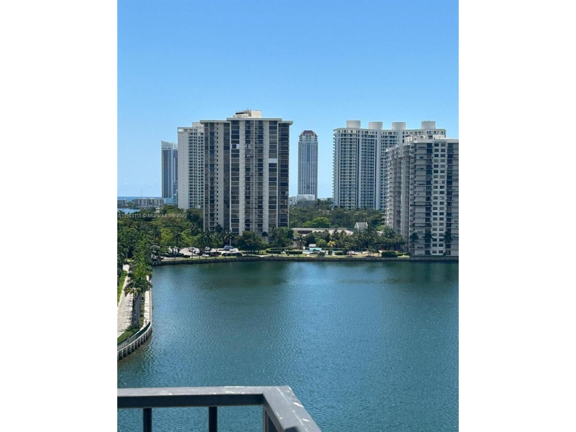 Bright spacious 1bedroom/1.5 bathroom apartment for sale in the - Beach Condo for sale in Aventura, Florida on Beachhouse.com