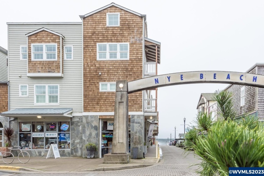 Amazing Investment opportunity in the trendy coastal - Beach Commercial for sale in Newport, Oregon on Beachhouse.com