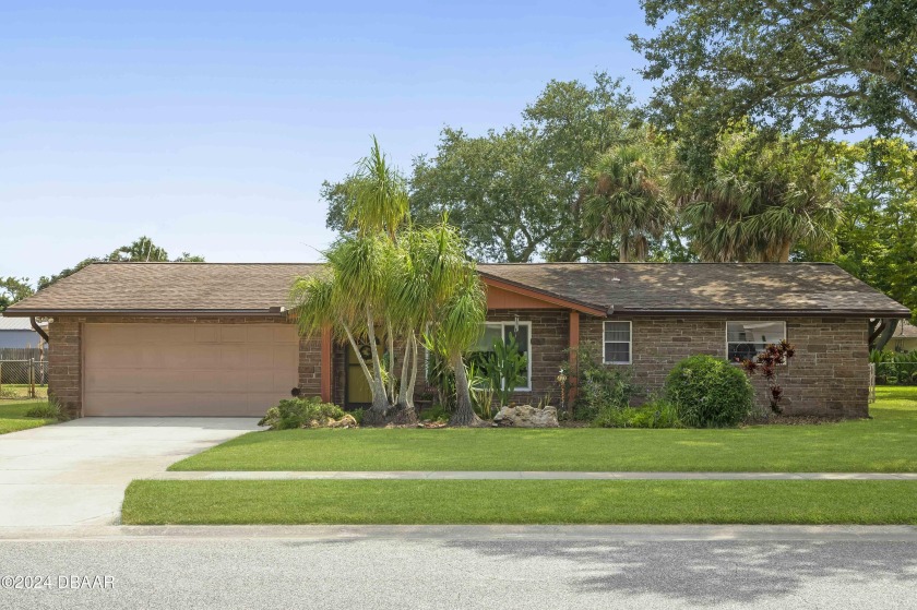 Welcome to your perfect Daytona Beach retreat! This charming - Beach Home for sale in Daytona Beach, Florida on Beachhouse.com