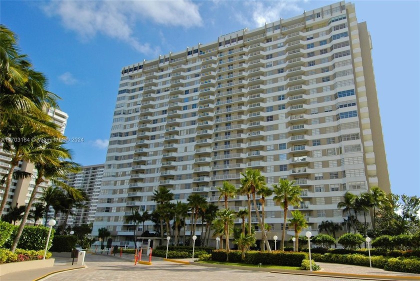 CORNER UNIT, 2 BED/2 BATH W/POOL/INTRACOASTAL/GARDEN VIEWS - Beach Condo for sale in Hallandale Beach, Florida on Beachhouse.com