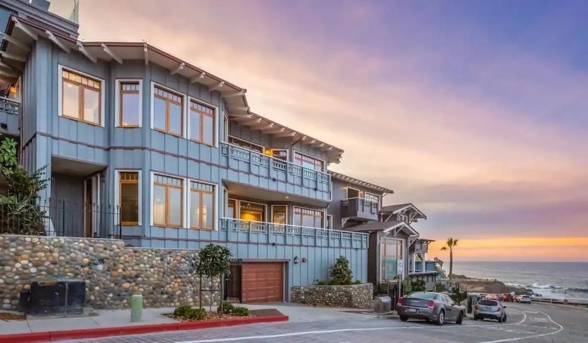 This oceanfront residence promises an unforgettable experience - Beach Home for sale in La Jolla, California on Beachhouse.com