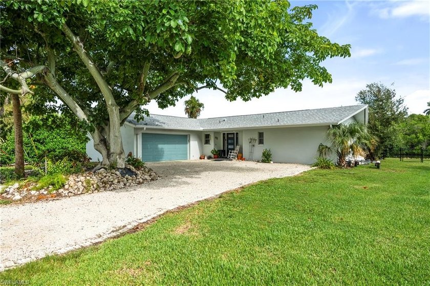 Waterfront Paradise Just Minutes from 5th Ave! Discover your - Beach Home for sale in Naples, Florida on Beachhouse.com