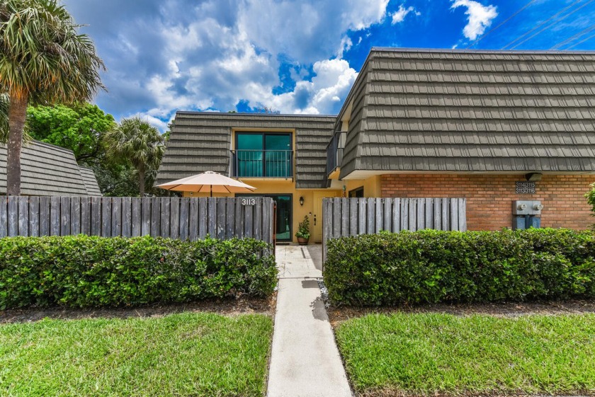 Welcome to this charming 2-bedroom, 2.5-bathroom townhome - Beach Townhome/Townhouse for sale in West Palm Beach, Florida on Beachhouse.com