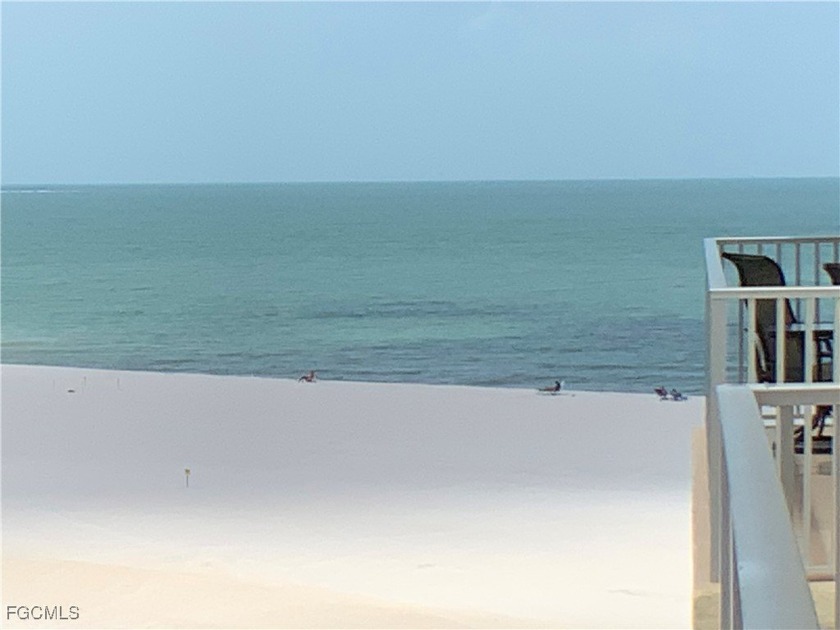 BEACH FRONT , WEEKLY RENTALS , 1 bed, 1 bath sleeps 4 ! This - Beach Condo for sale in Fort Myers Beach, Florida on Beachhouse.com