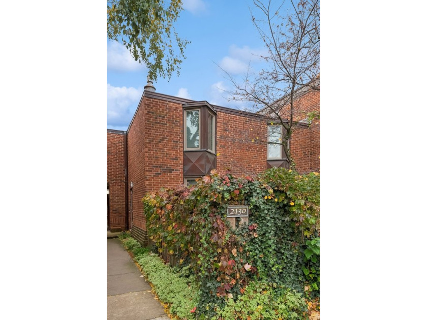 Nestled in the heart of Lincoln Park, this renovated 2-bed - Beach Townhome/Townhouse for sale in Chicago, Illinois on Beachhouse.com