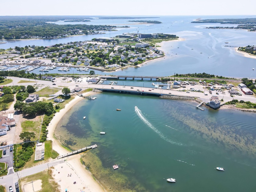 Major renovation or tear down. Title V has failed and is buyer's - Beach Home for sale in Buzzards Bay, Massachusetts on Beachhouse.com