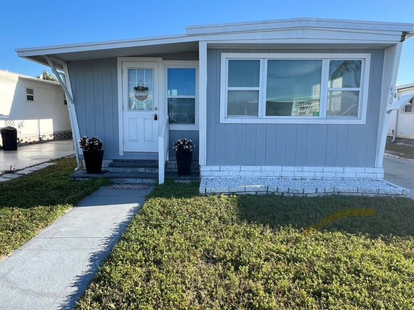 BRAND NEW CARPORT ON THE WAY! Four Seasons Estates is a - Beach Home for sale in Largo, Florida on Beachhouse.com