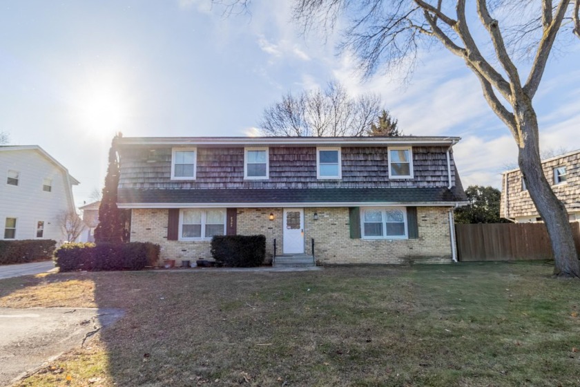 This 3/3 townhouse in Caledonia is perfect for both homeowners - Beach Home for sale in Racine, Wisconsin on Beachhouse.com