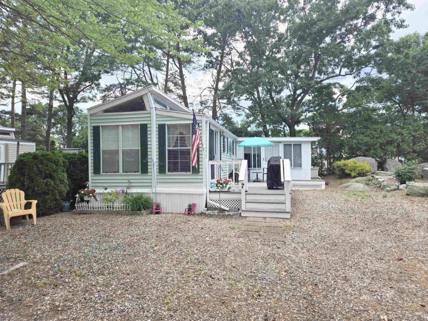 WELL- MAINTAINED SEASONAL MANUFACTURED HOME with curb appeal and - Beach Home for sale in Seabrook, New Hampshire on Beachhouse.com