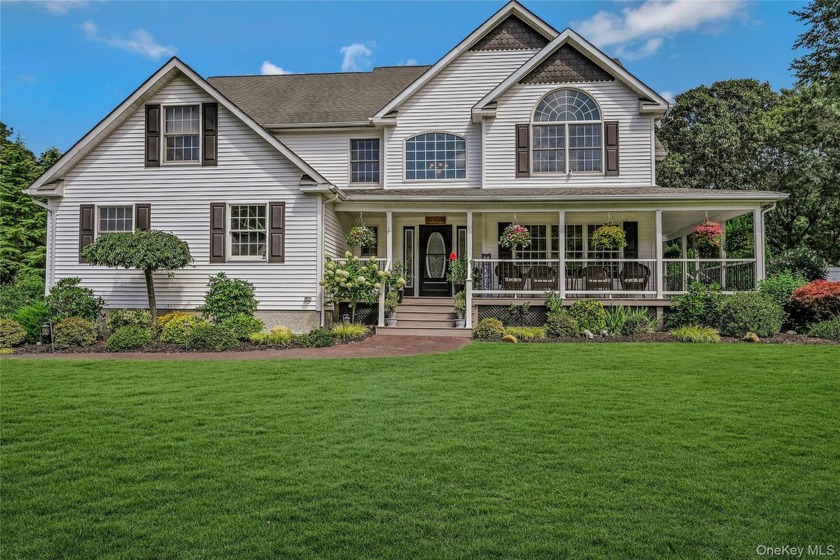 This beautifully maintained 2003 Colonial offers 4 bedrooms, 3.5 - Beach Home for sale in Sound Beach, New York on Beachhouse.com