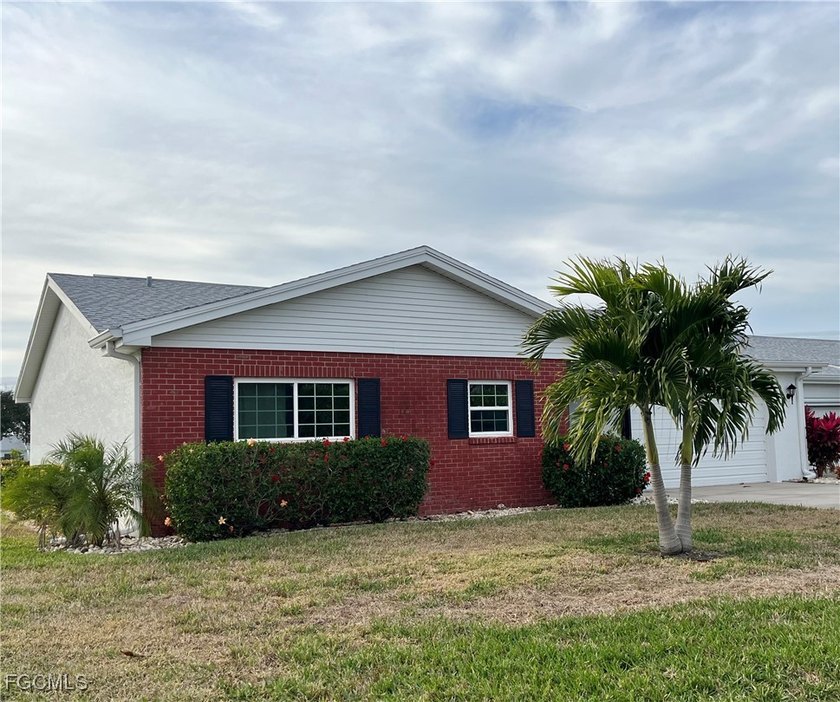 **WOW! A CORNER LOT*DBL GARAGE* AND AN EXTRA 2 SPACE PARKING - Beach Condo for sale in Fort Myers, Florida on Beachhouse.com