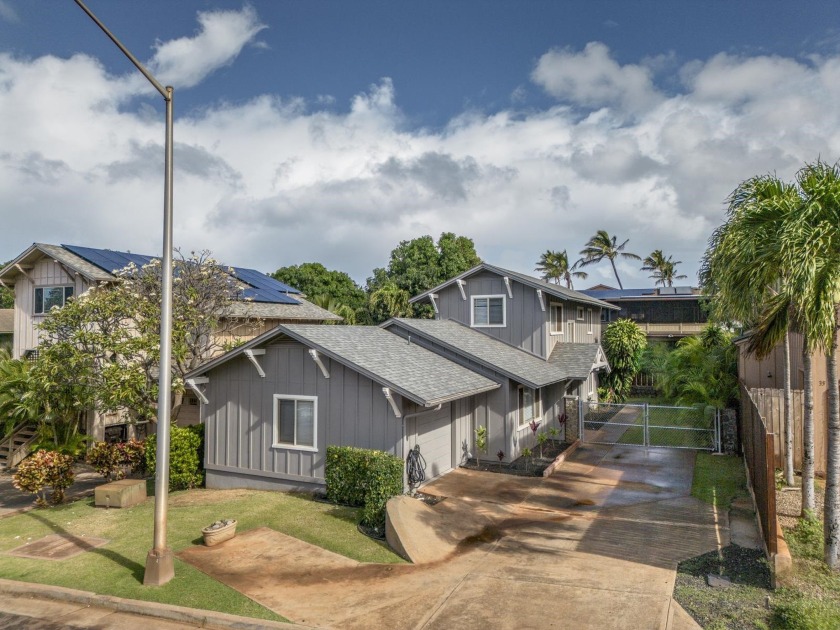 Amazing Remodel! This stunning TURNKEY home features meticulous - Beach Home for sale in Lahaina, Hawaii on Beachhouse.com