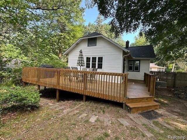 Turnkey quaint Lake Michigan Cottage less than 1 mile to sandy - Beach Home for sale in Coloma, Michigan on Beachhouse.com