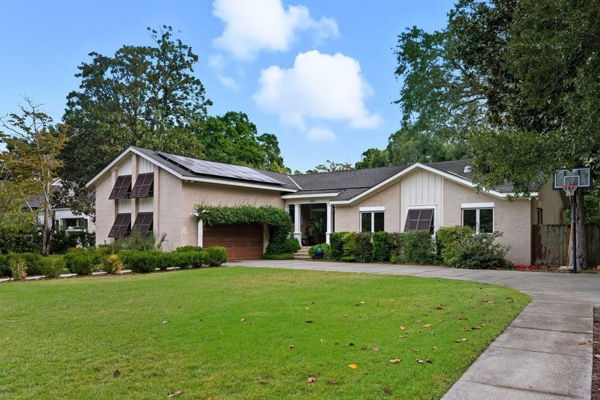 Welcome to 1031 Lakeview Drive - a move-in ready, spacious home - Beach Home for sale in Mount Pleasant, South Carolina on Beachhouse.com