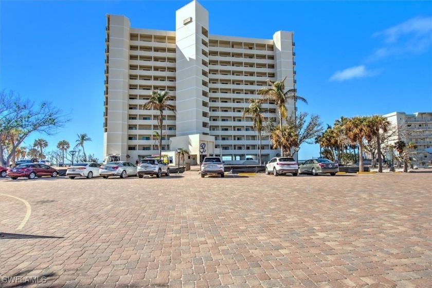 Welcome home to Riviera Club! This spacious 2/2 condo with - Beach Condo for sale in Fort Myers Beach, Florida on Beachhouse.com