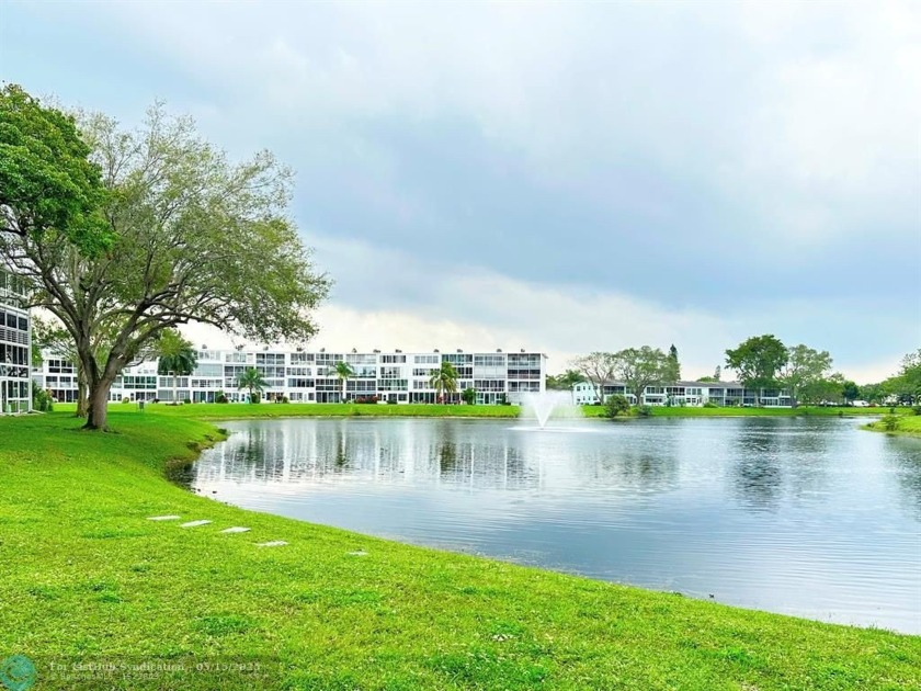 GORGEOUS LAKE VIEW! This 1 bedroom, 1.5 bath condo on the 1ST - Beach Condo for sale in Deerfield Beach, Florida on Beachhouse.com