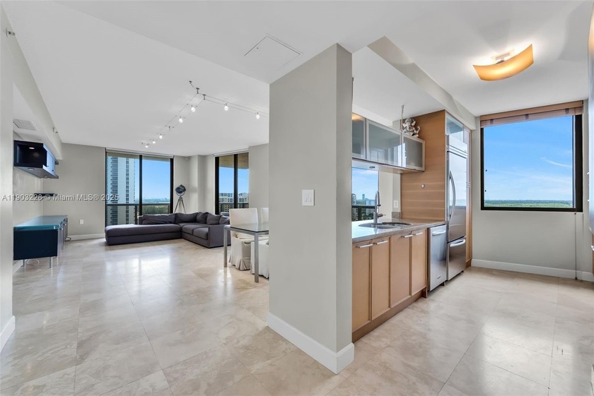 Priced to sell! The most desirable layout, corner unit in - Beach Condo for sale in Sunny Isles Beach, Florida on Beachhouse.com