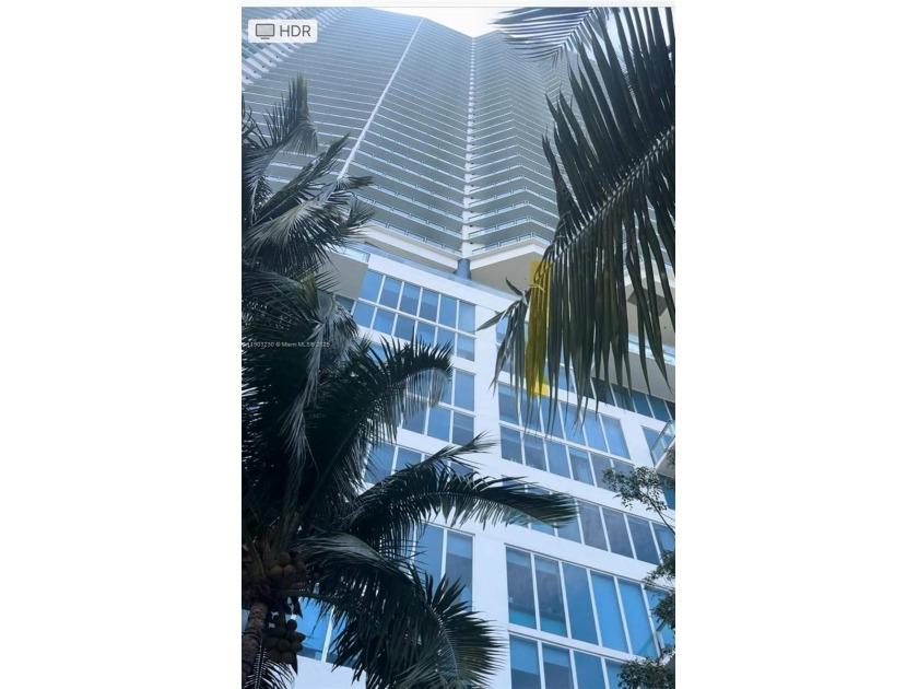 CORNER unit, large 1,212 sq ft,  2 beds / 2.5 baths, tastefully - Beach Condo for sale in Miami, Florida on Beachhouse.com