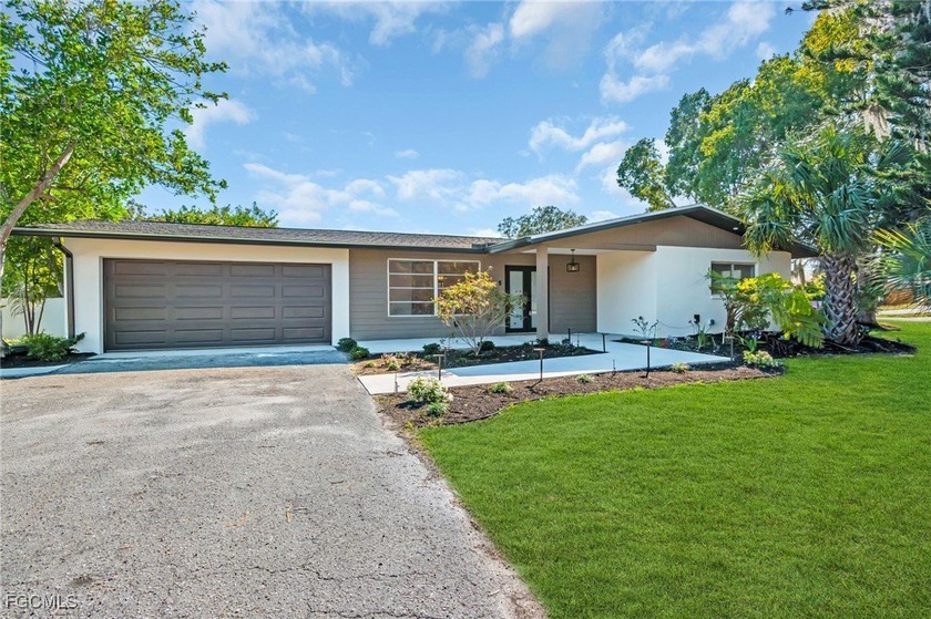 Gorgeous, spacious, remodeled from top-to-bottom transformation - Beach Home for sale in Fort Myers, Florida on Beachhouse.com