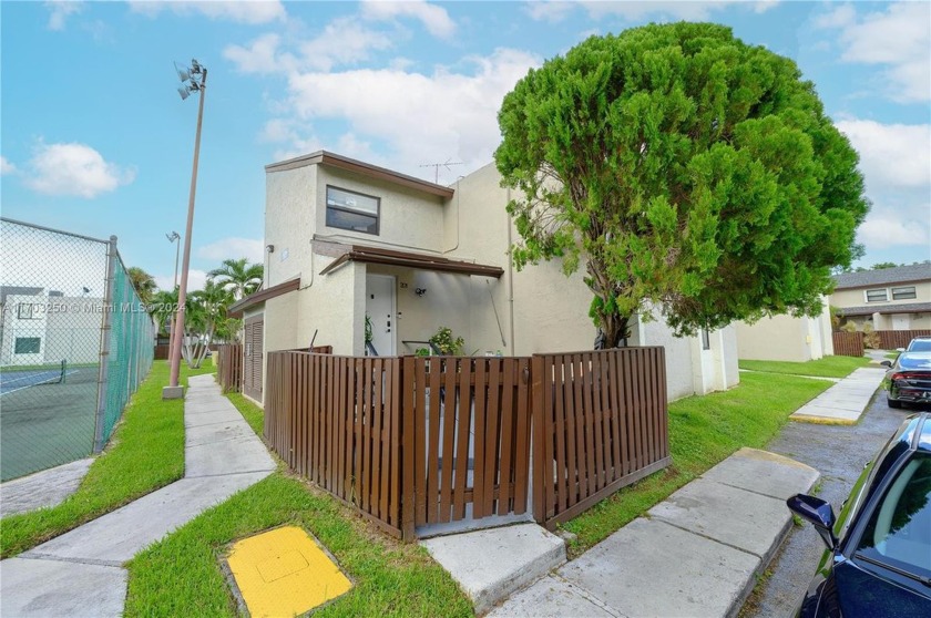 *Spectacular 3 bedroom, 2 bathroom corner townhouse for sale in - Beach Townhome/Townhouse for sale in Miami, Florida on Beachhouse.com