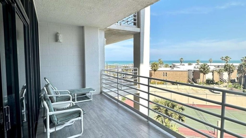 Beautifully updated townhome style condo with a wall of glass in - Beach Condo for sale in South Padre Island, Texas on Beachhouse.com