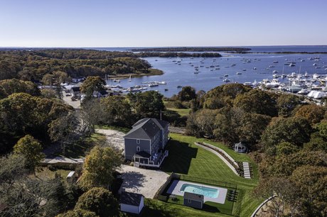 Host friends, family, and other guests? 90% owner financing is - Beach Home for sale in Pocasset, Massachusetts on Beachhouse.com