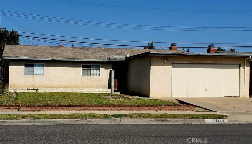 Opportunity knocks! The fixer everyone has been waiting for - Beach Home for sale in Huntington Beach, California on Beachhouse.com