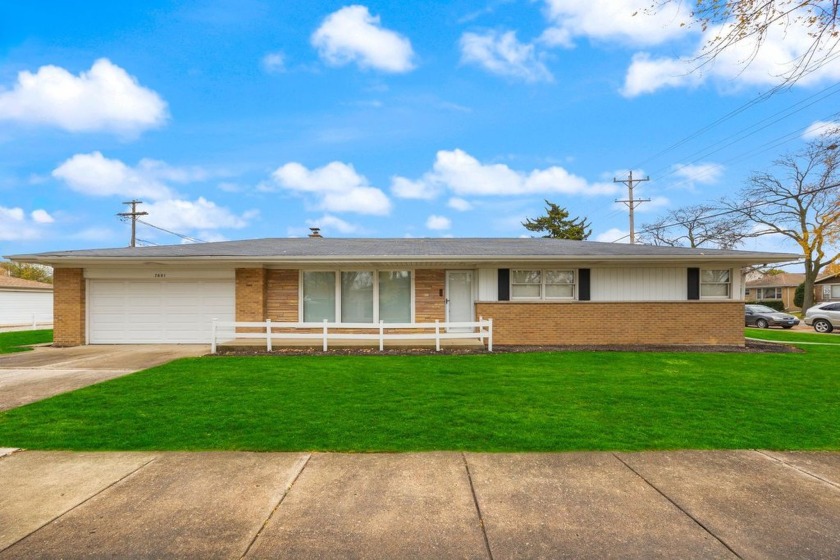 Excellent opportunity to own this Jumbo ranch in Fairview school - Beach Home for sale in Skokie, Illinois on Beachhouse.com