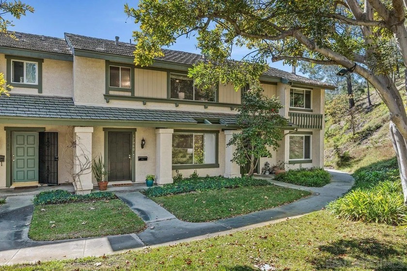 Welcome to your coastal retreat in Del Mar Villas. This - Beach Townhome/Townhouse for sale in Del Mar, California on Beachhouse.com