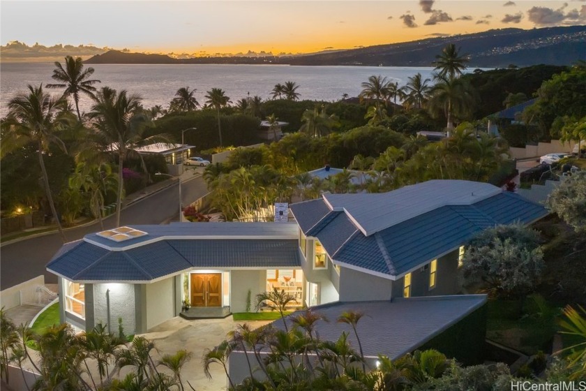 This extraordinary estate in Koko Kai offers an unrivaled living - Beach Home for sale in Honolulu, Hawaii on Beachhouse.com