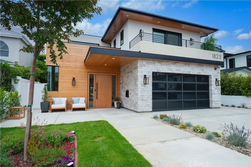 Imagine living in a home that has everything your heart desires - Beach Home for sale in Manhattan Beach, California on Beachhouse.com