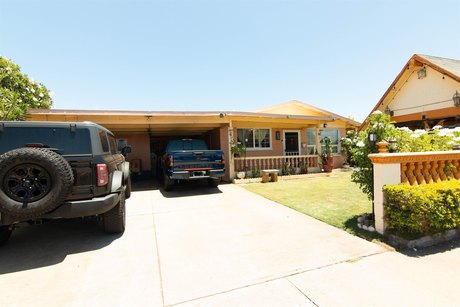 Come and see this multi-family property in Central Maui. This - Beach Home for sale in Kahului, Hawaii on Beachhouse.com