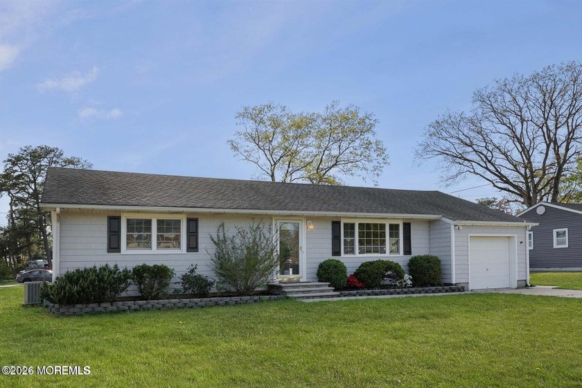 *** very nice updated ranch available *** hardwood flooring in - Beach Home for sale in Toms River, New Jersey on Beachhouse.com