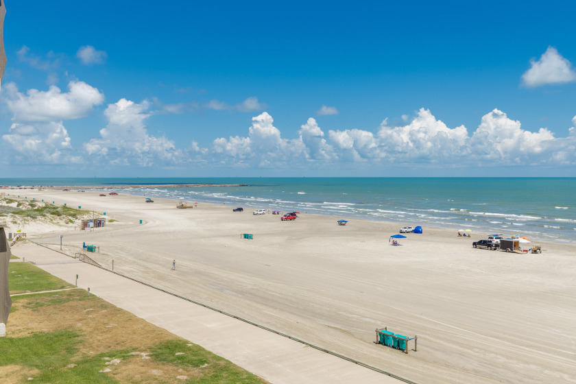 Luxurious Beachfront Condo wStunning Gulf Views & Modern Updates - Beach Vacation Rentals in Corpus Christi, Texas on Beachhouse.com