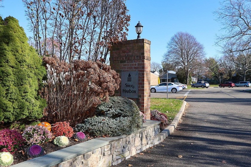 This charming 2-bedroom, 2-bathroom condo in a peaceful and - Beach Condo for sale in Babylon, New York on Beachhouse.com