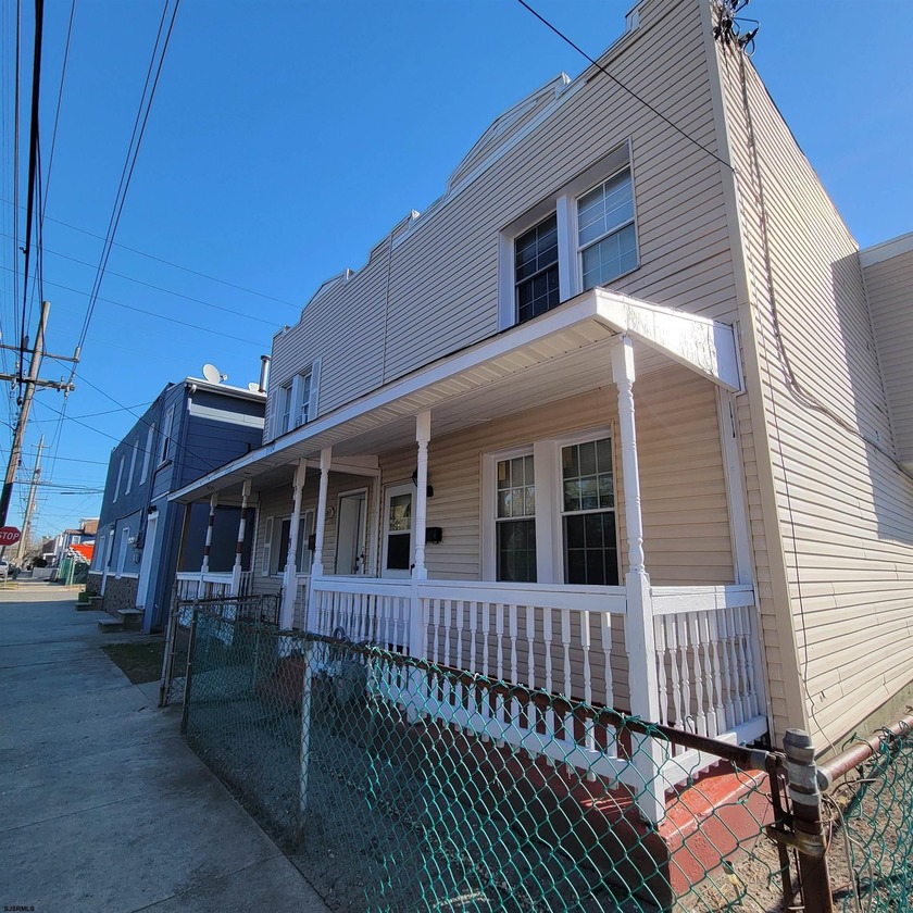 Excellent opportunity to own a legal Atlantic City duplex - Beach Townhome/Townhouse for sale in Atlantic City, New Jersey on Beachhouse.com