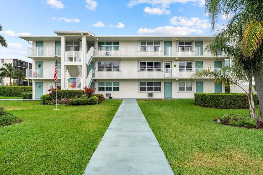 Great opportunity to own a 1 bedroom, 1.5 bathroom condo in a - Beach Condo for sale in Boynton Beach, Florida on Beachhouse.com