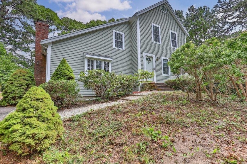 Welcome to this wonderful location in West Yarmouth. This - Beach Home for sale in West Yarmouth, Massachusetts on Beachhouse.com