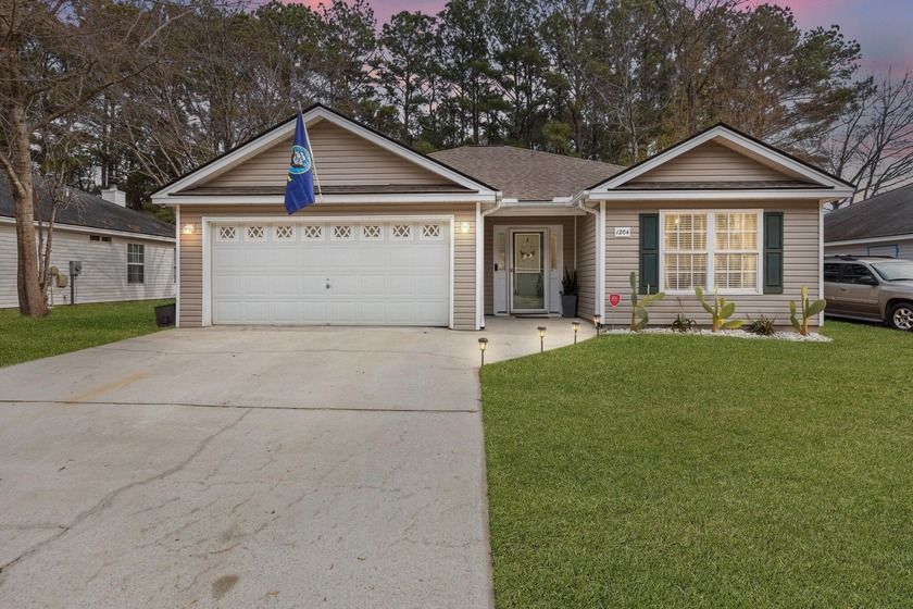 Welcome home to this cozy, single-story 3 bedroom, 2 bathroom - Beach Home for sale in Hanahan, South Carolina on Beachhouse.com