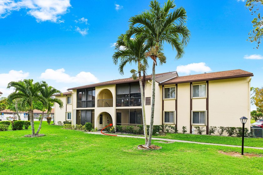 REMODELED FIRST FLOOR 2-bedroom, 1.5 bathroom condo located in - Beach Condo for sale in Greenacres, Florida on Beachhouse.com